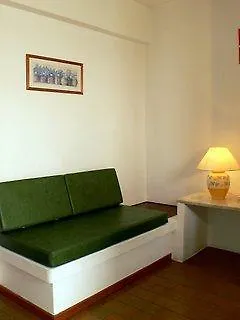 Lagos Village بيت ضيافة