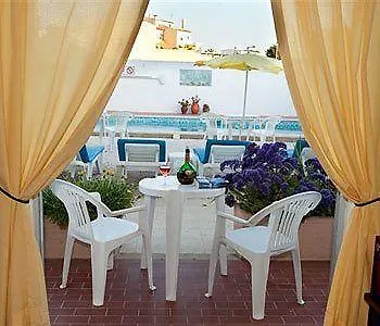 Lagos Village بيت ضيافة